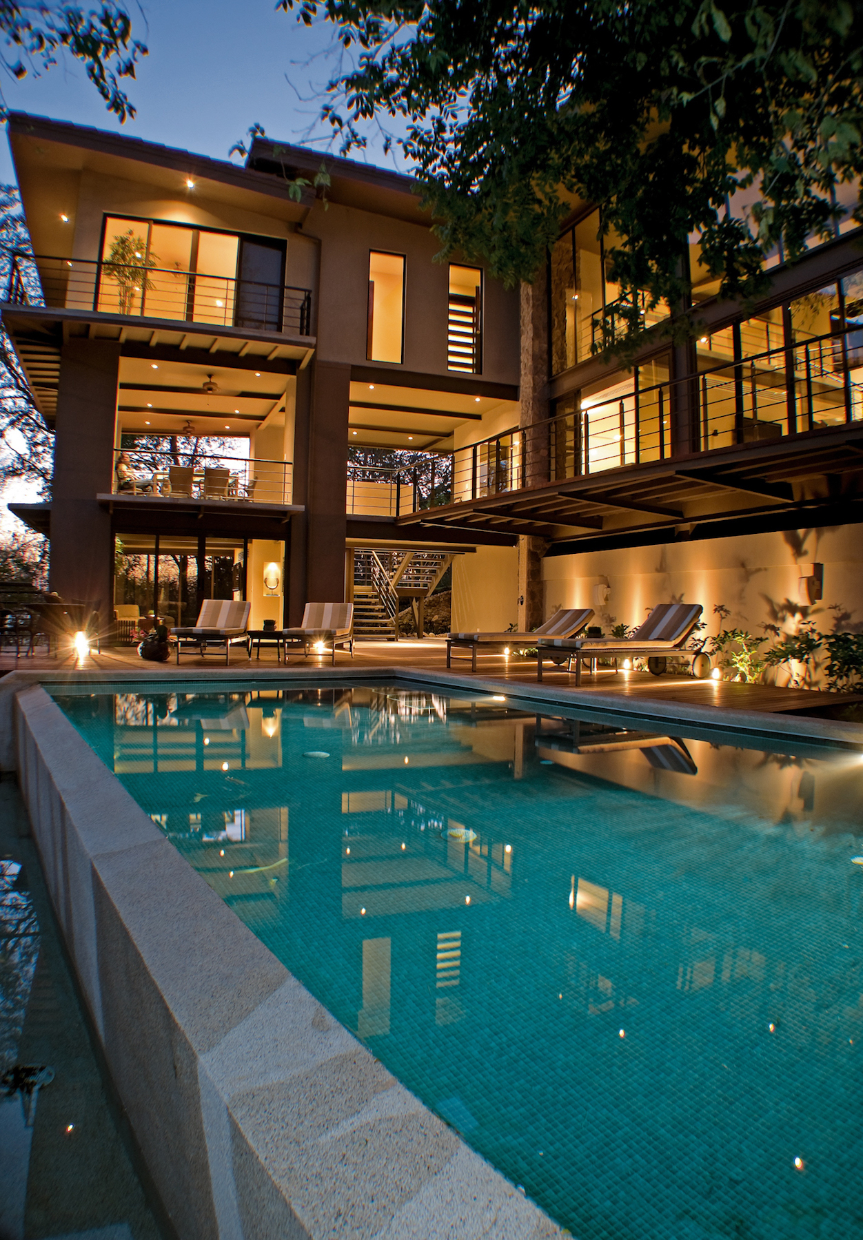 哥斯达黎加自然风光中的现代树屋-0