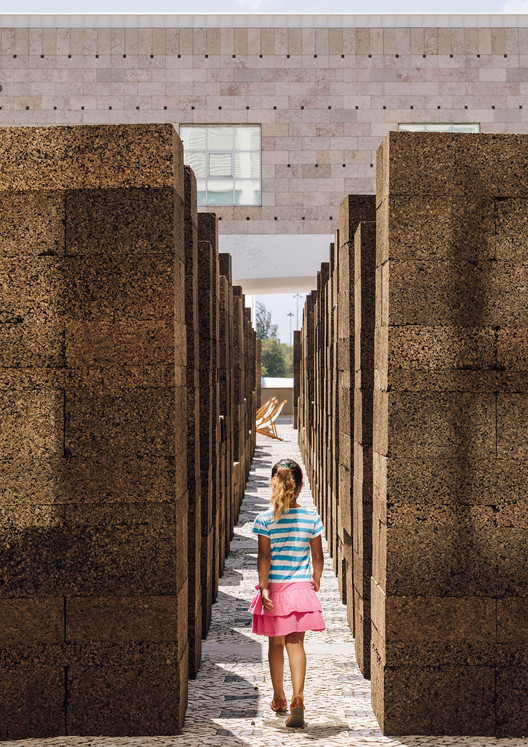 废旧 Cork Agglomerate 打造户外影院 · 葡萄牙 Belem Cultural Centre 纪念项目-15