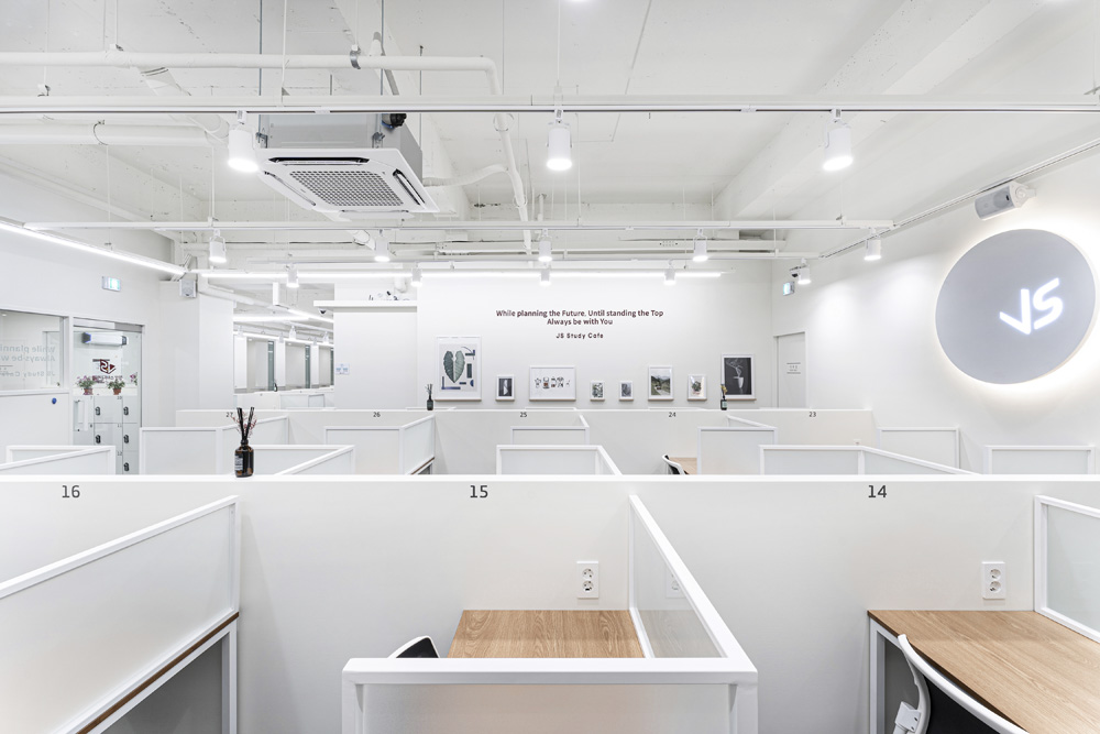 简约白调 | 80 平米咖啡厅的室内设计魅力-12