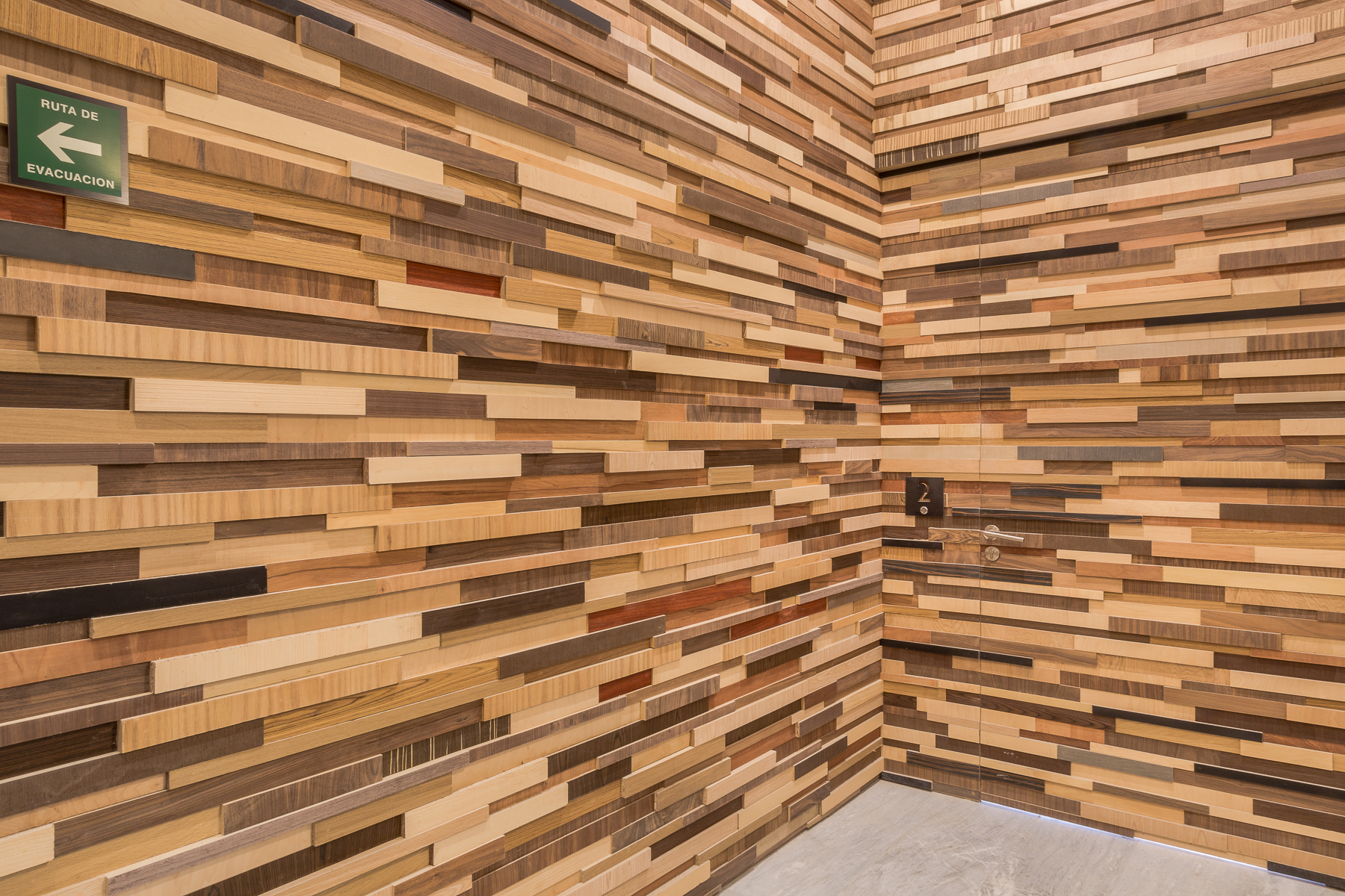 2015 年建造的 Tabachines 多单元住宅公寓室内设计解读-17