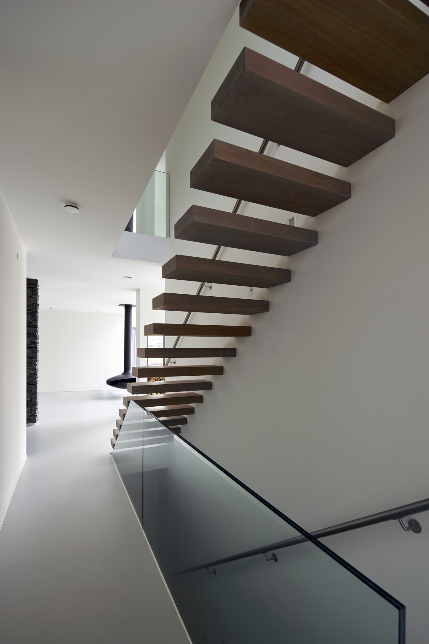 荷兰森林边缘的 N-House 别墅,极简设计与自然环境的完美融合-25