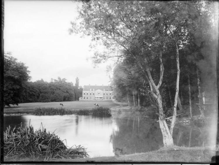 法国树状酒店「Château des Pères Hôtel Essenciel」——亲近自然的创新设计-44