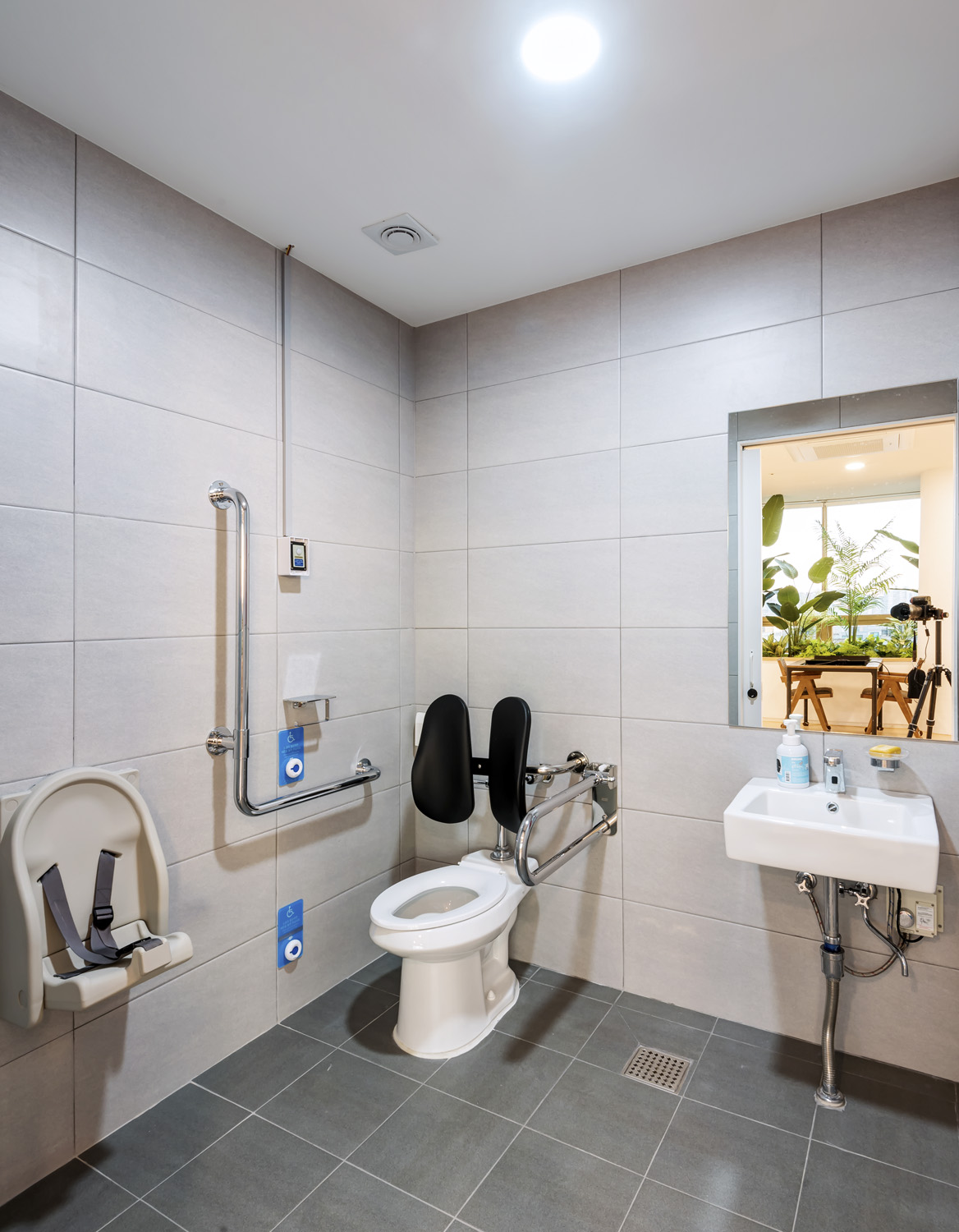 140 平明亮温馨的现代简约风格甜品店设计-14