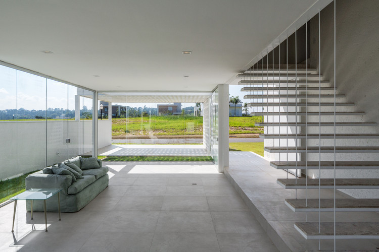 巴西伊图市高尔夫球场旁的现代住宅-4