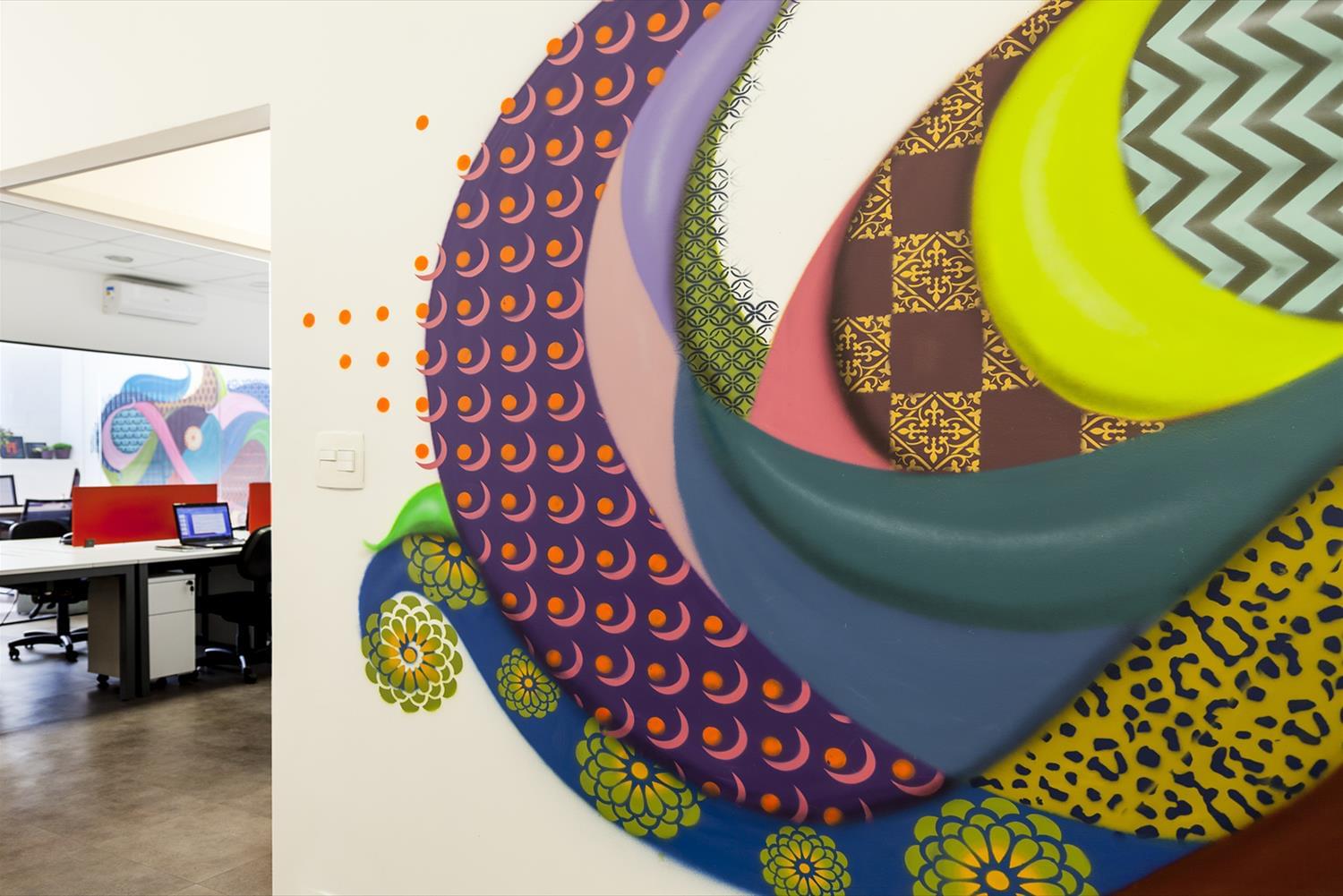 炫彩玻璃构筑的 445 平米办公空间-6