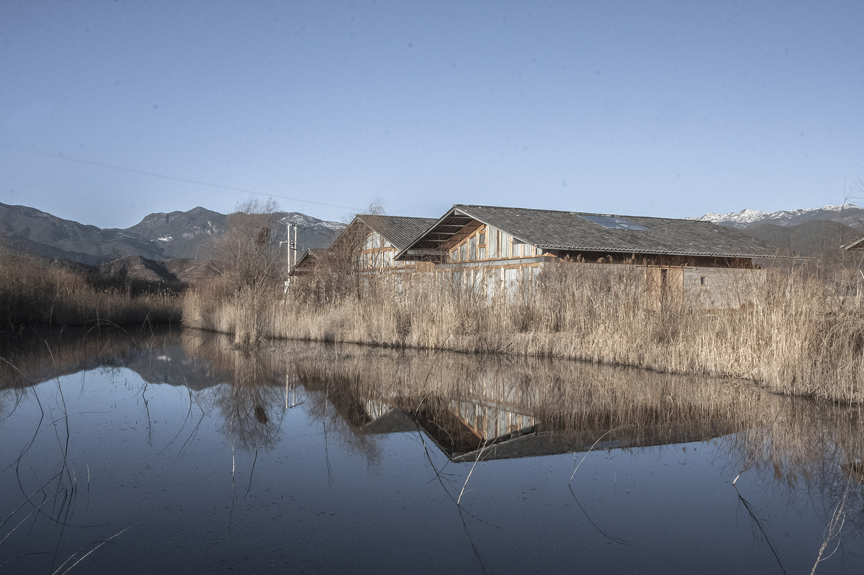 泸沽湖亭苑精品酒店，云南 / Atelier8-9