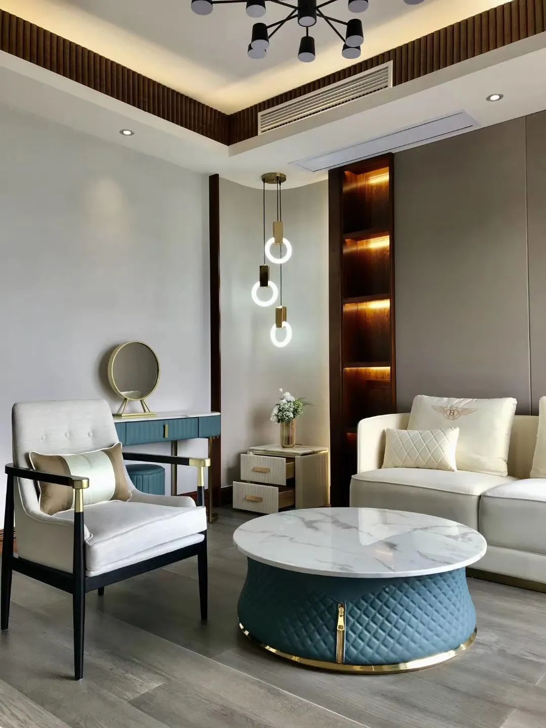 美式轻奢与现代极简的完美碰撞-23