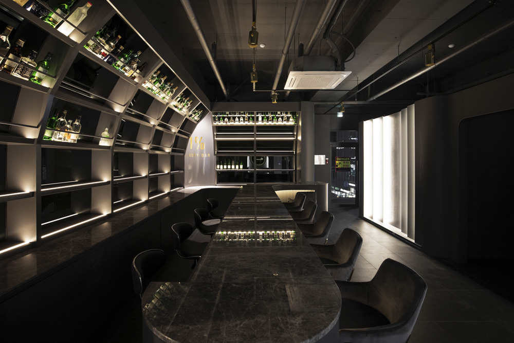 高级黑 | 巴塞罗那 1% 餐厅的惊艳室内设计-9