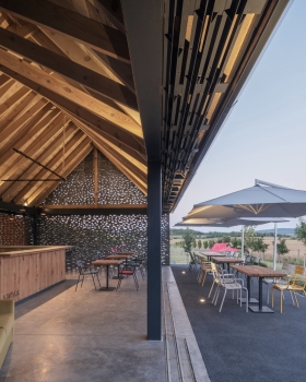 谷仓小酒馆丨SAGRA Architects