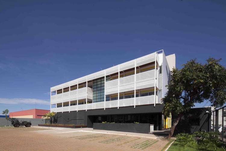 巴西 Fabrika Filmes 总部共享空间设计-16