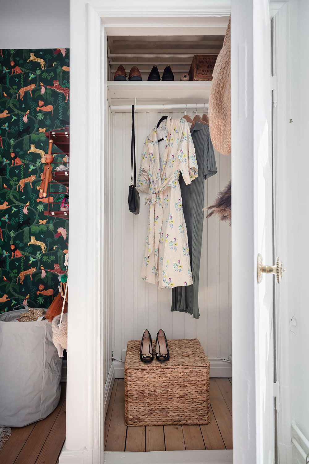 哥德堡红色沙发公寓 | 独特阁楼设计与空间利用-34