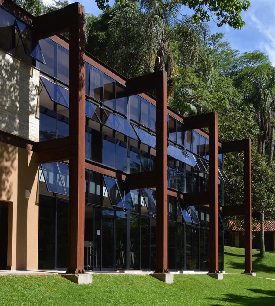 Clube Campestre 运动俱乐部更衣室设计-5