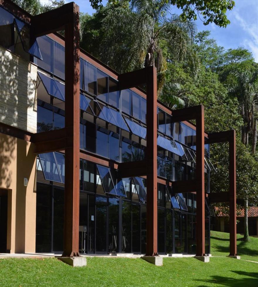 Clube Campestre 运动俱乐部更衣室设计-5