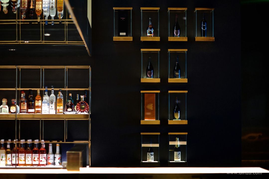 西安 TUESDAY AOYAMA 多领域创新复合店，金色悬浮盒子展现空间层次-16