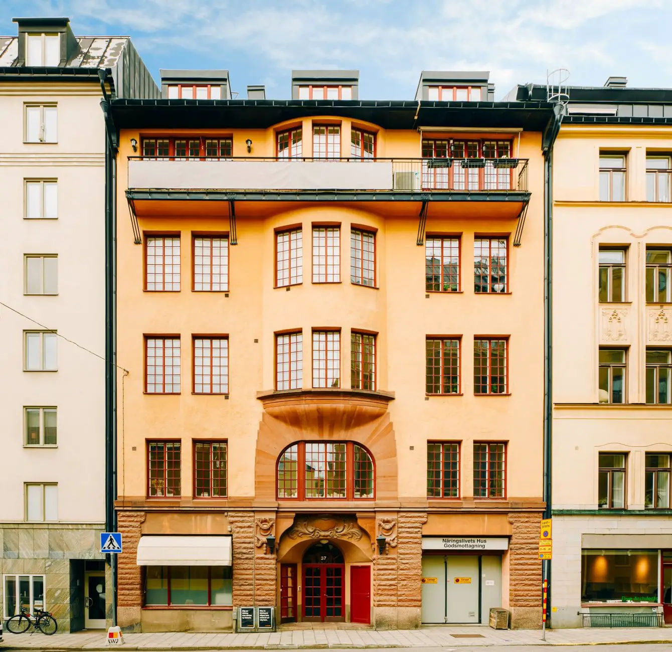 斯德哥尔摩独特设计公寓 | 古典与现代的完美融合-19