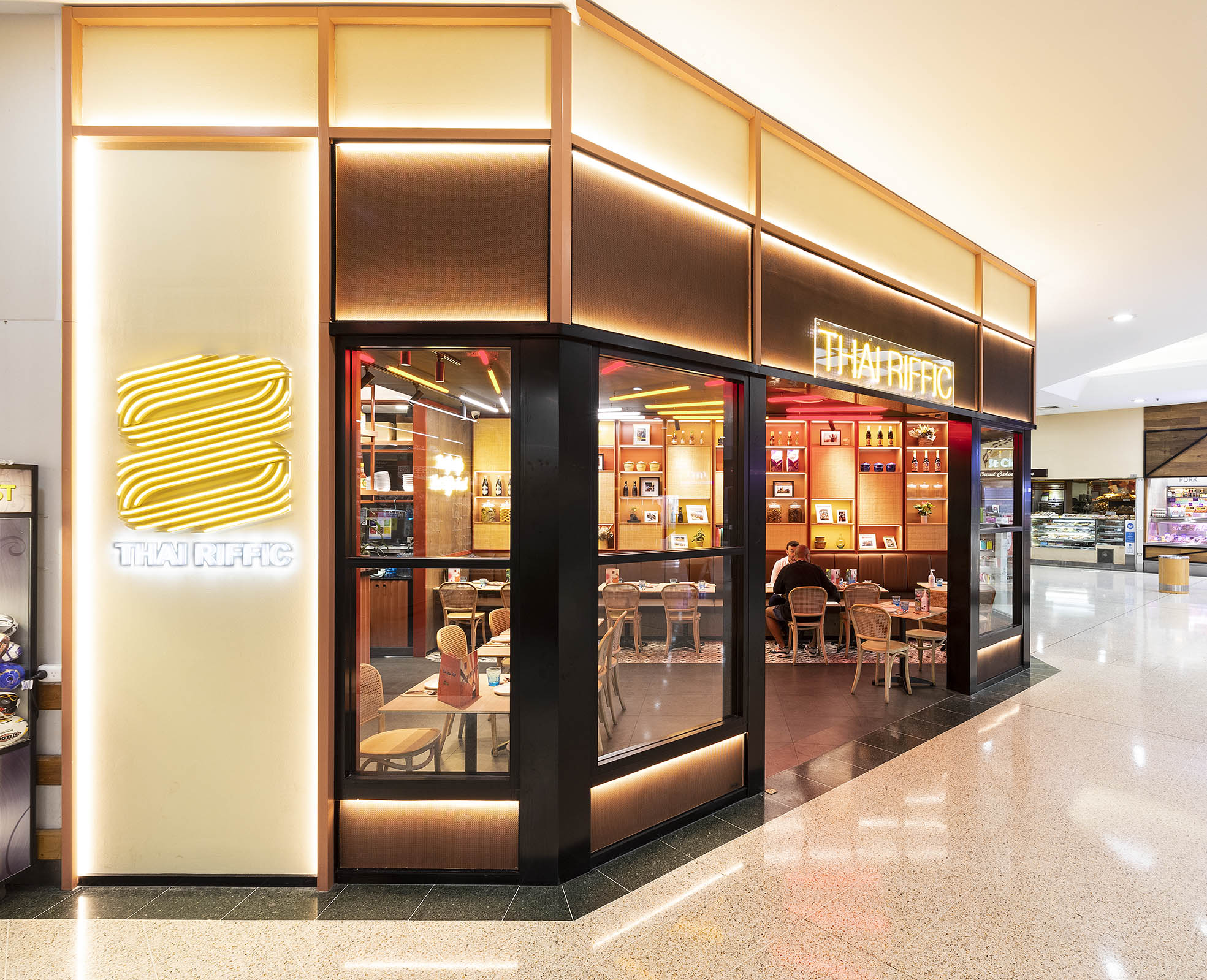 Thairiffic 餐厅 · 现代工业风格的泰国街美食空间丨澳大利亚-3