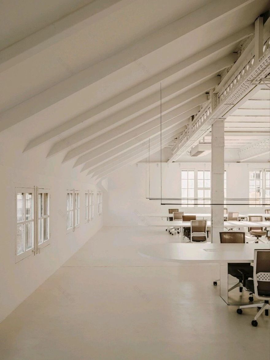 极简办公空间美学丨Isern Serra-29