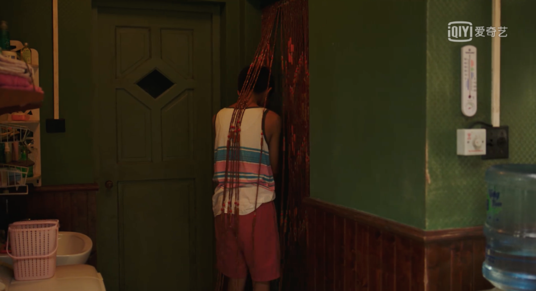 《隐秘的角落》 | 复古风装修，细节尽显悬疑魅力-46