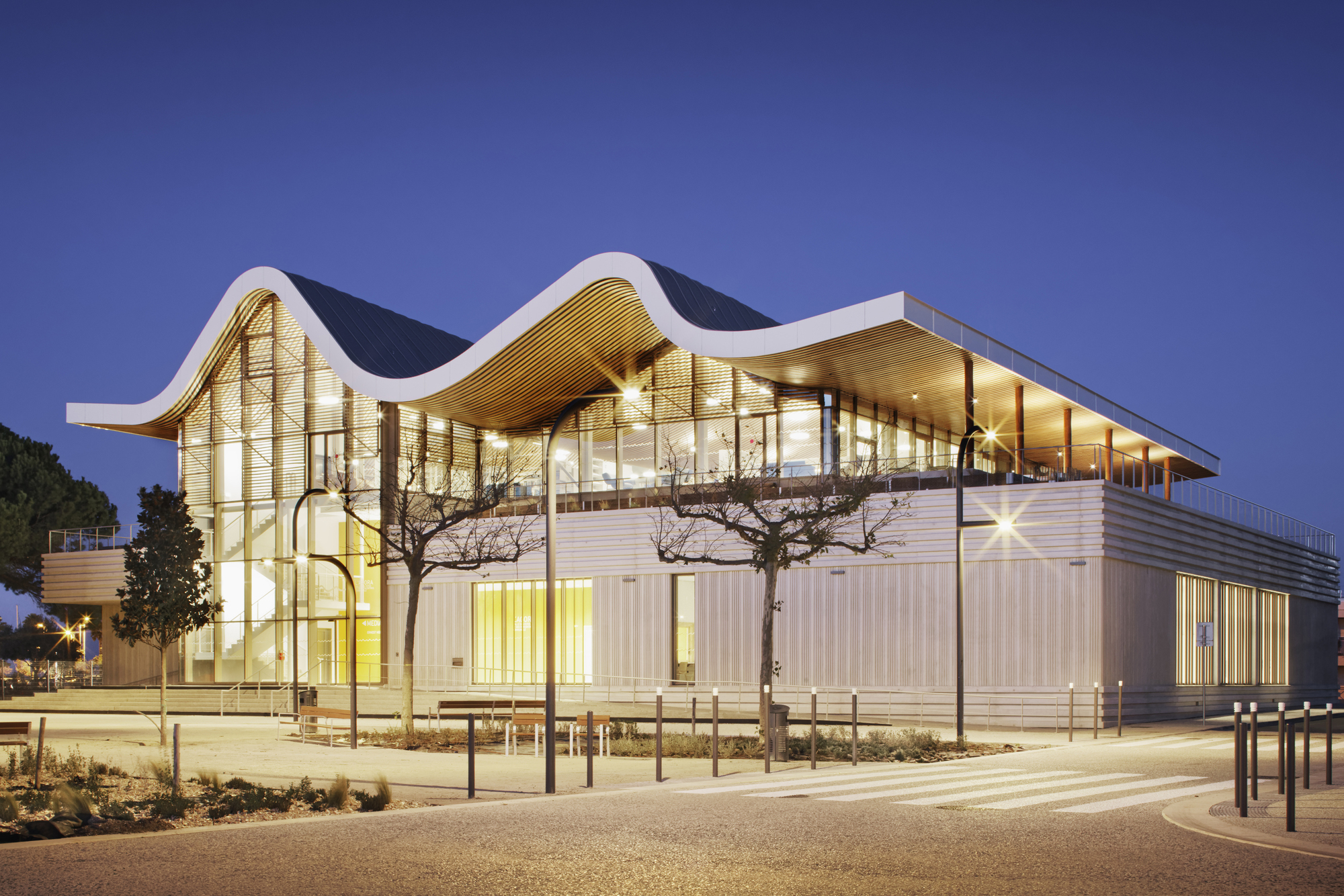 Event Hall L’Agora and Ernest Hemingway Media Library / Ateliers A+-46