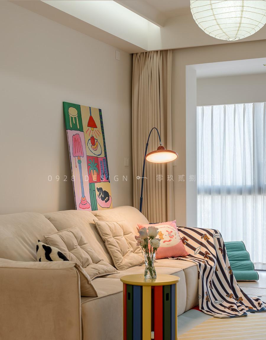 在干净的空间里，加入一点有趣的颜色-33