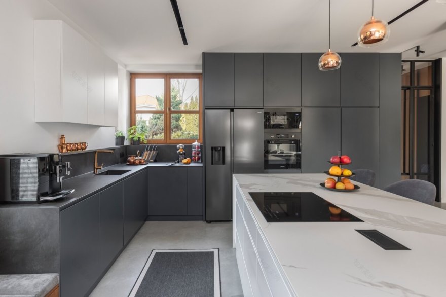 Eklektyczne wnętrza willi w podwarszawskim Konstancinie - projekt nieruchomości z rynku wtórnego - PLN Design-11