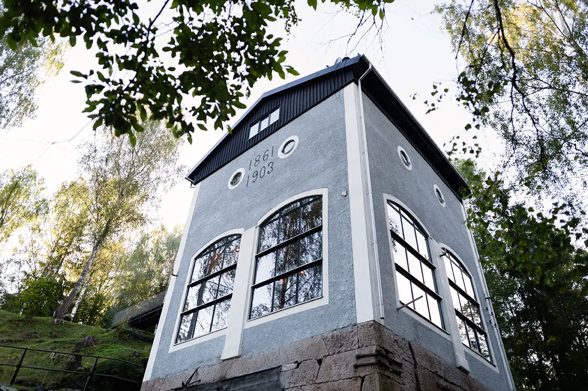 瑞典古老铸铁厂变身独特民宿-35