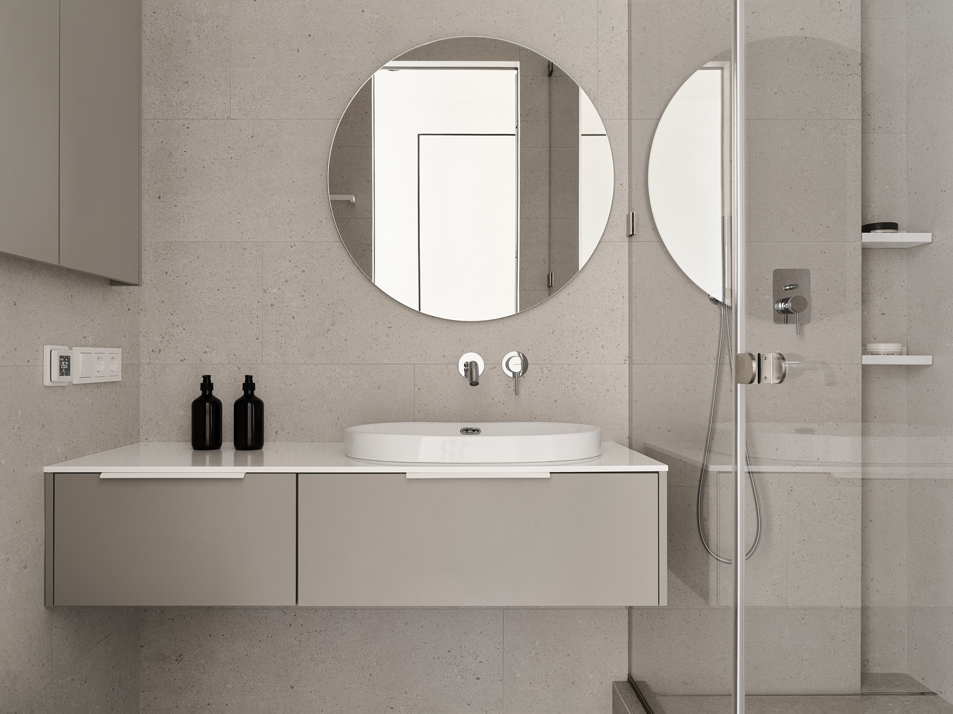 带浴室窗户的简约公寓丨俄罗斯莫斯科-30