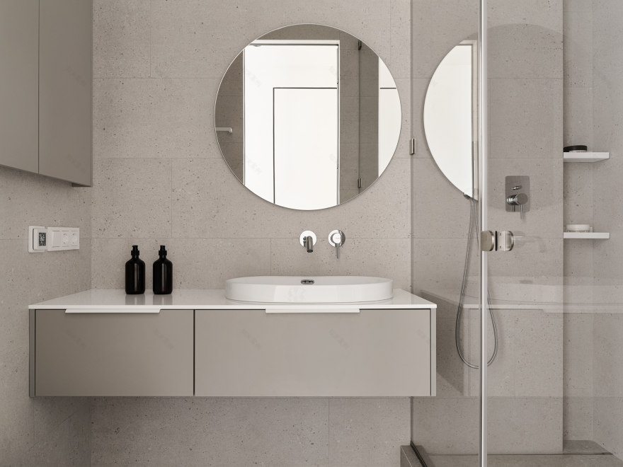 带浴室窗户的简约公寓丨俄罗斯莫斯科-30