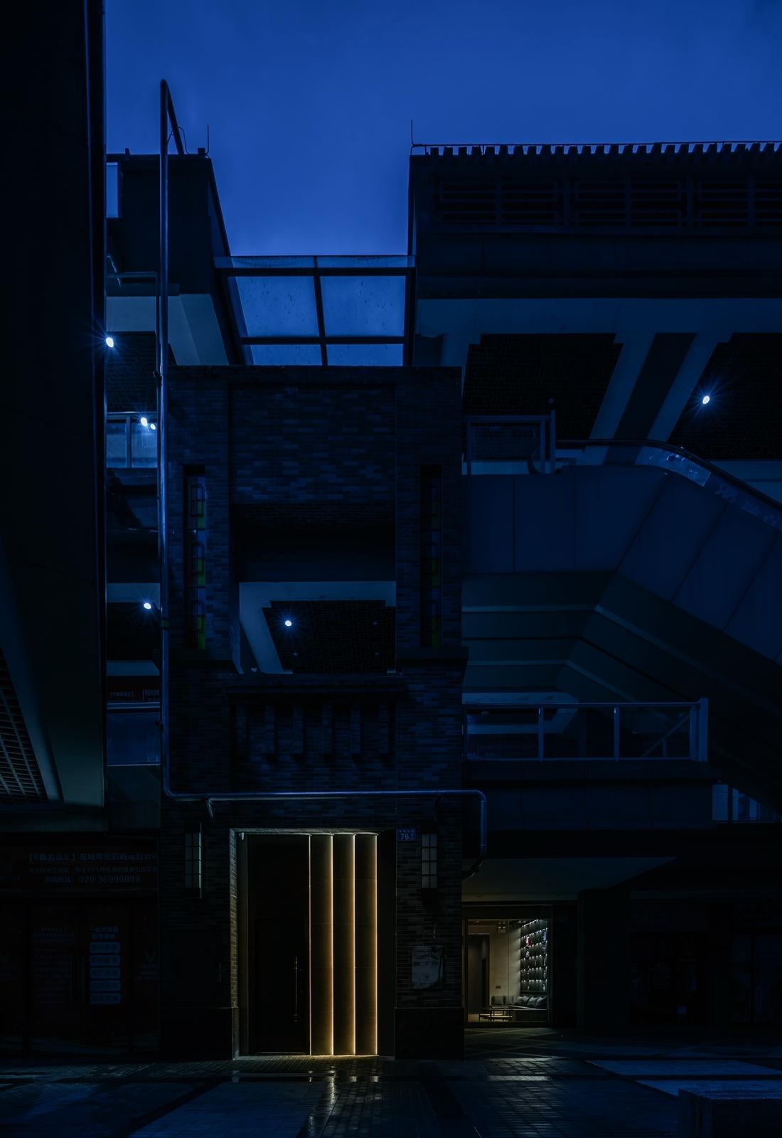 神秘感十足的酒吧设计-5