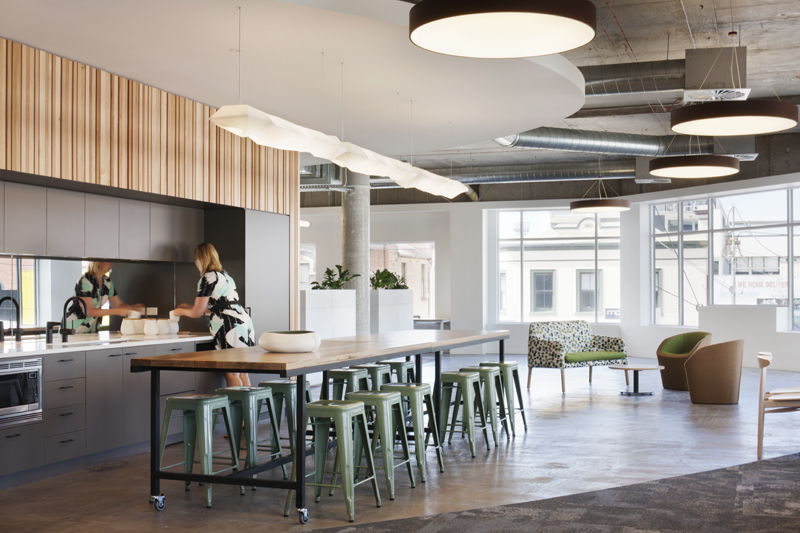 皇家飞行医生服务办公室——经济实惠的慈善办公空间设计-10