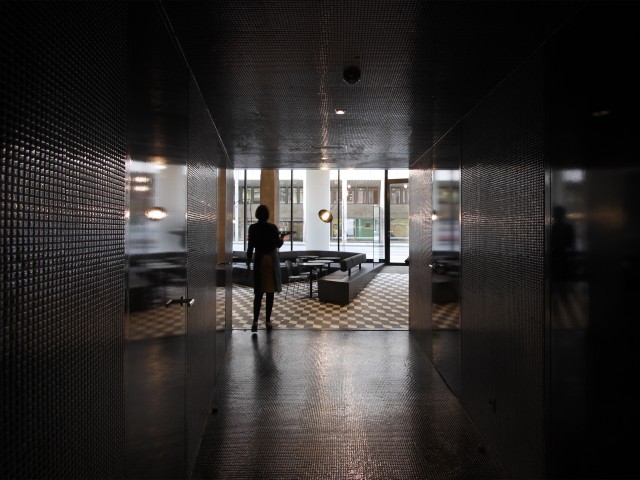 西经89°、北纬51°、东经4°

注：在英文中，W 代表 West（西经），N 代表 North（北纬），E 代表 East（东经） ，一般地理坐标表示经纬度度数时 ° 符号会省略，这里按规范添加符号进行符合中文表达习惯的翻译 丨比利时-40