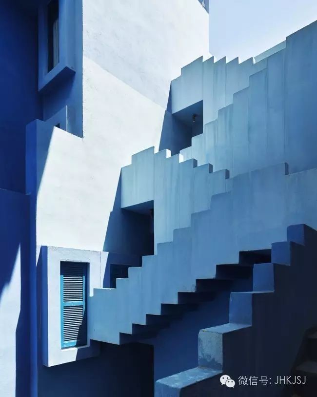 好魔幻！红蓝协奏曲——西班牙公寓设计-25