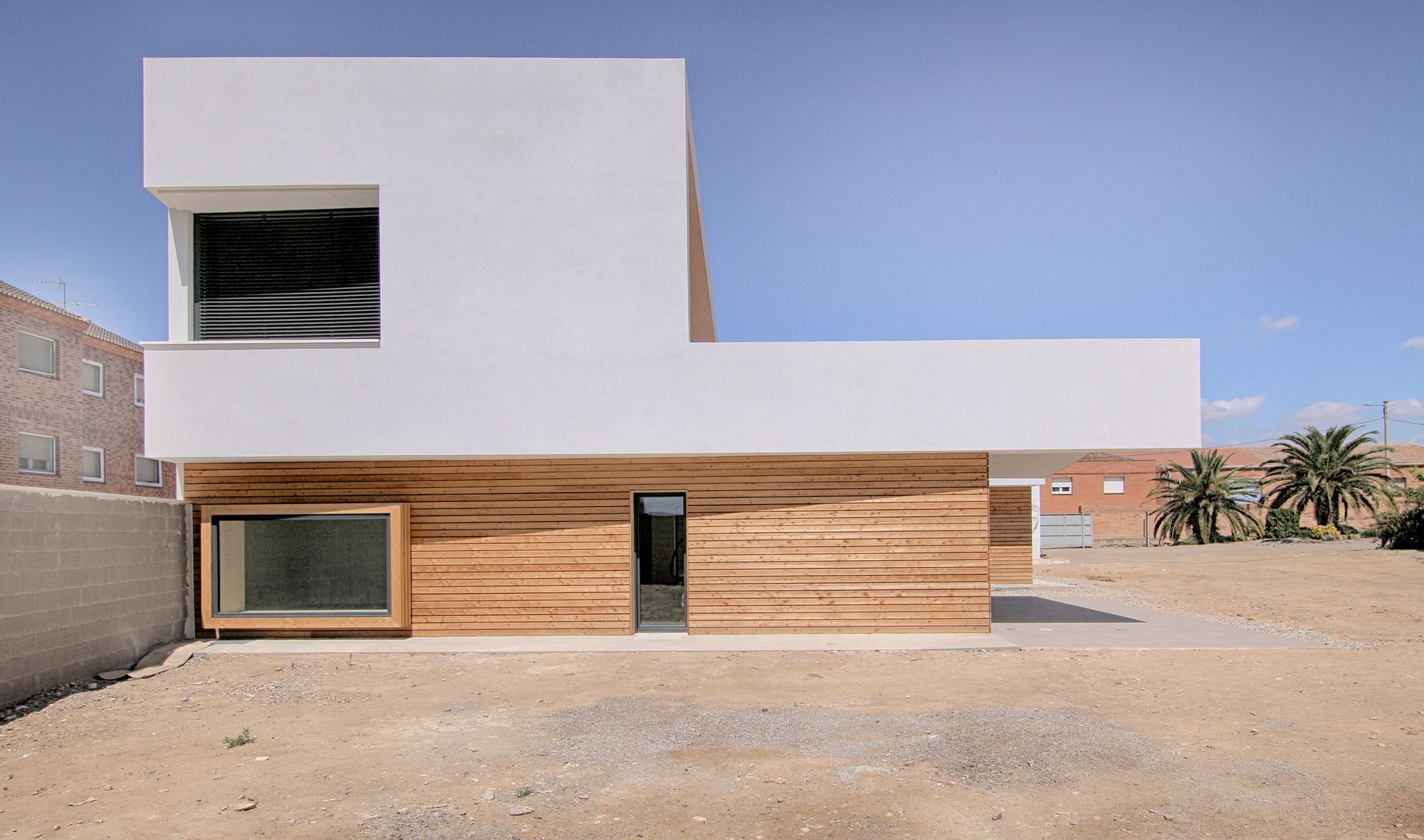 巴塞罗那 RA House | 双区设计，被动式节能住宅-3