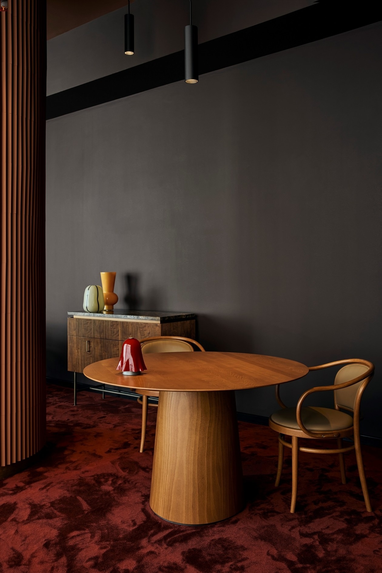 KICK.OFFICE | 一家用色大胆的餐饮空间-9