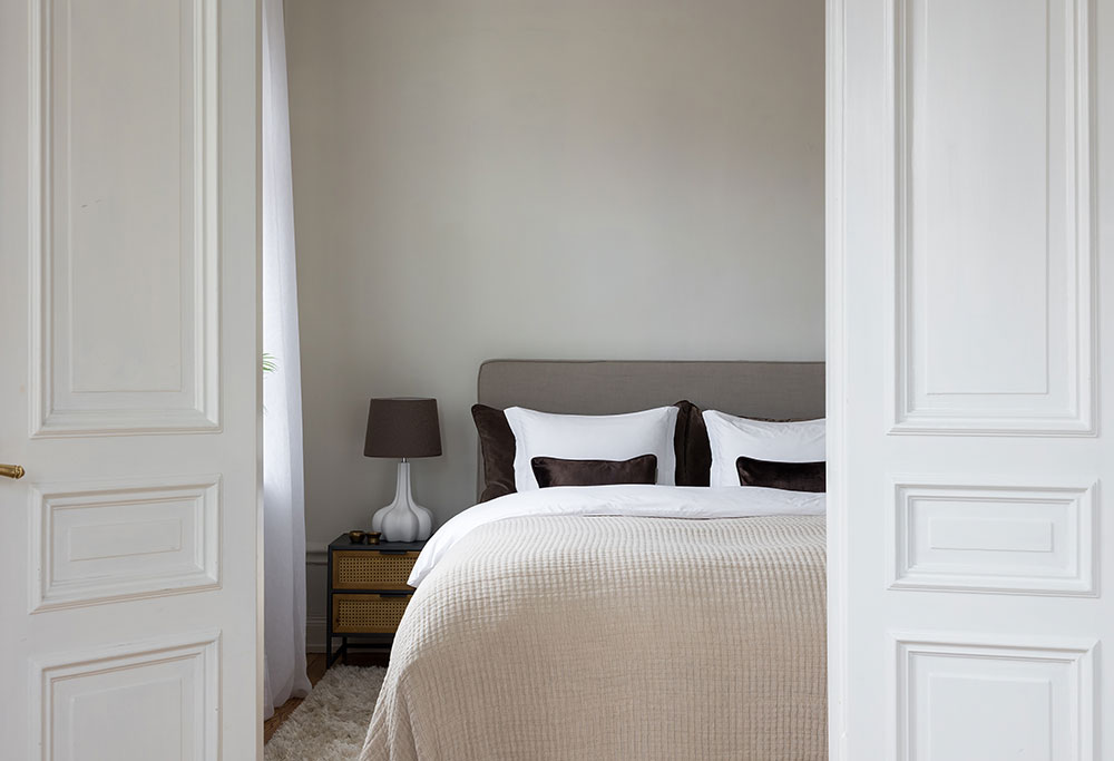 位于斯德哥尔摩带黑白厨房的优雅转角公寓-16