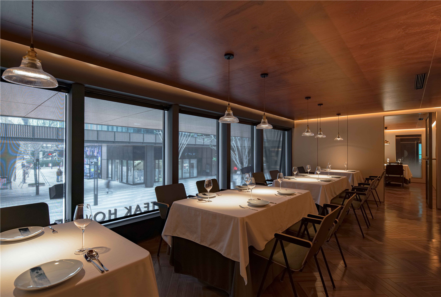 船舱里的干式熟成牛排坊 | 赵 ZHAO 空间设计解读-17