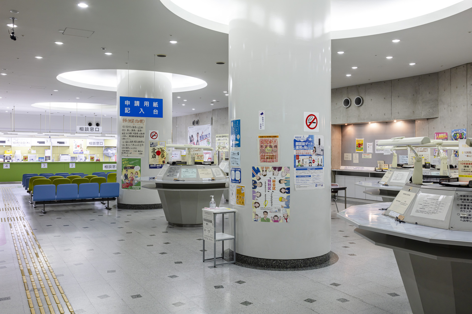 大阪府パスポートセンター木質化改修丨池田久司建築設計事務所等-7