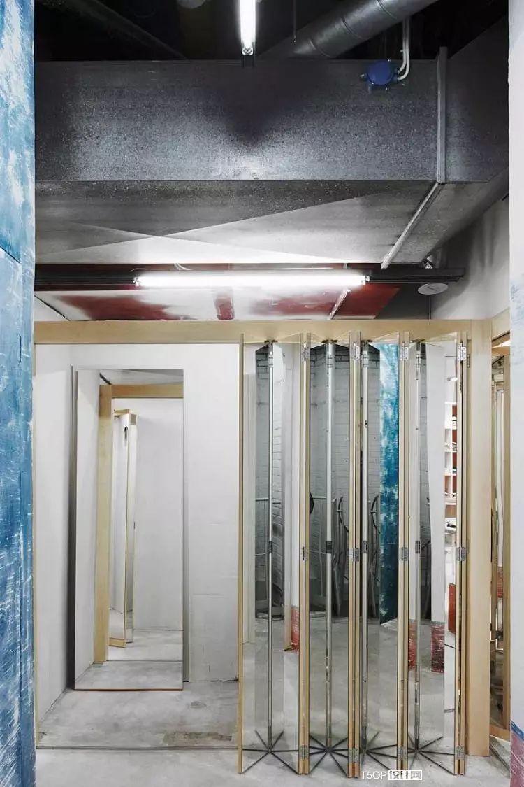 低调休闲时装零售店室内设计-4