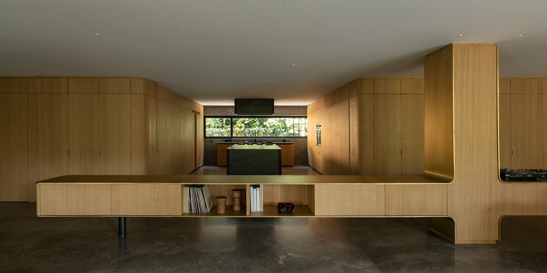 墨西哥 Loma 公寓 | 曲线木饰面打造自然温馨家居空间-0