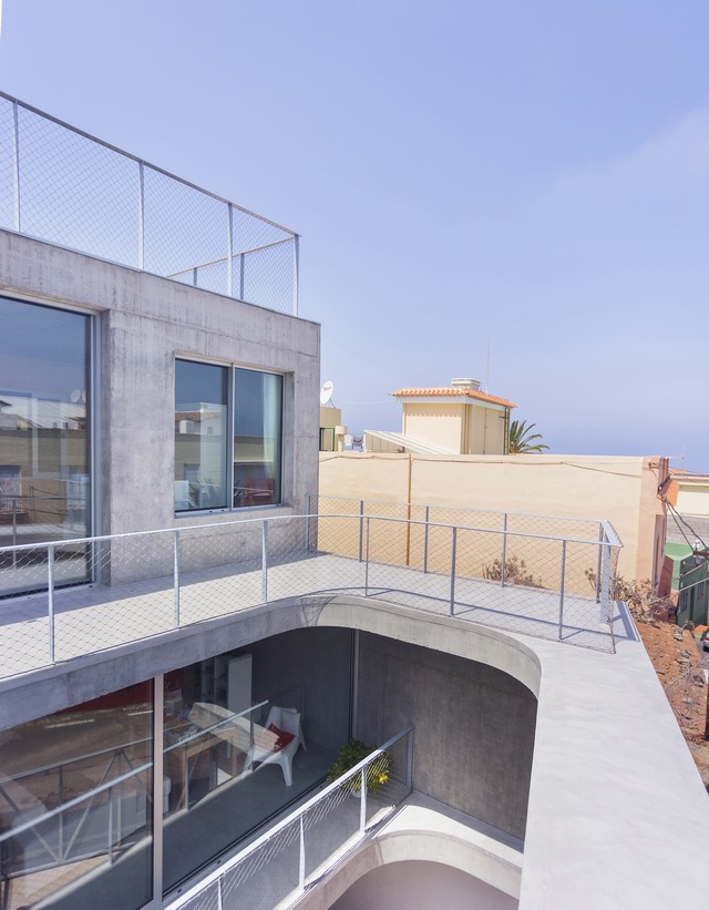 西班牙绍萨尔"G House"——混凝土与庭院的巧妙结合-17