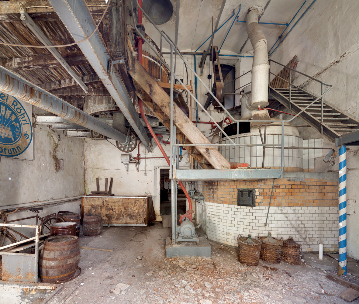 废弃酒厂重生,酒店设计演绎复古工业风-23