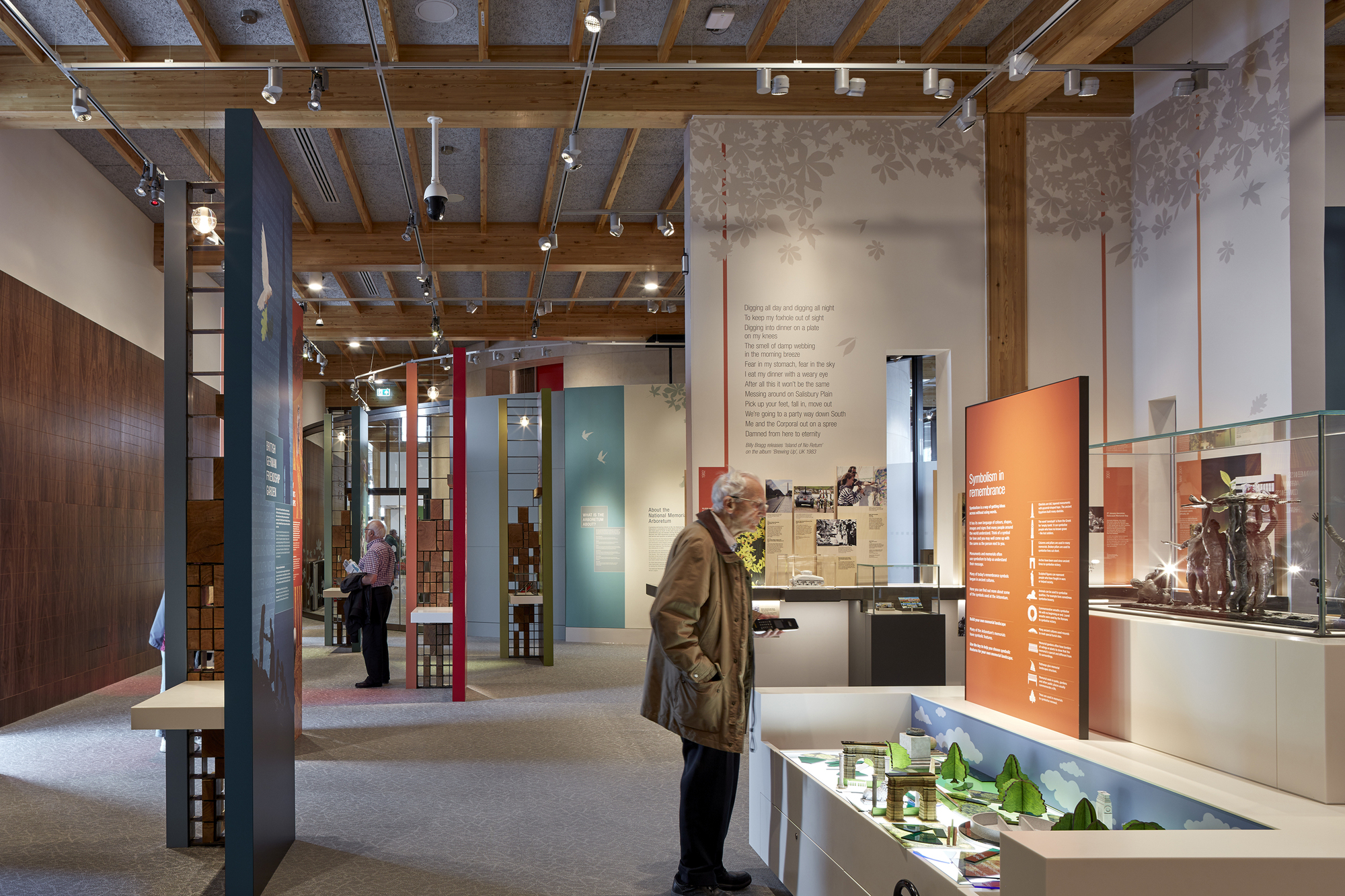 National Memorial Arboretum’s Remembrance Centre / Glenn Howells Architects-20