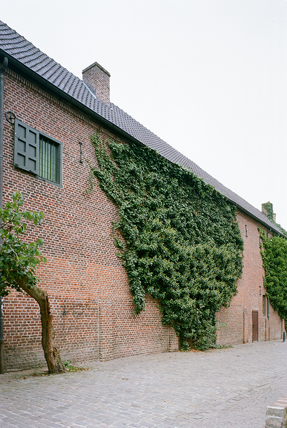 Z33 艺术馆 · 静谧之墙与城市对话-57