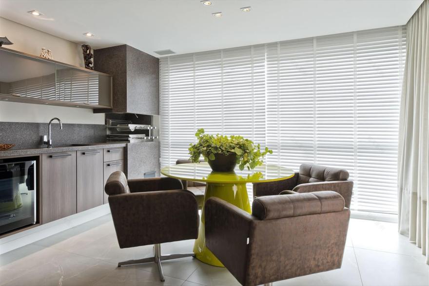 巴西 SP 公寓 | 现代灰绿蓝调的木质魅力-8