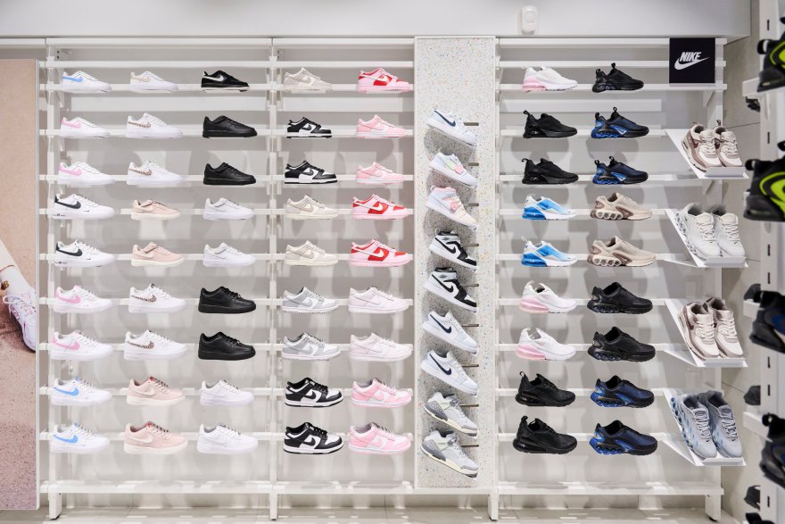 SCHUH在Meadowhall购物中心重新开业店铺更新丨英国谢菲尔德丨Briggs Hillier-13