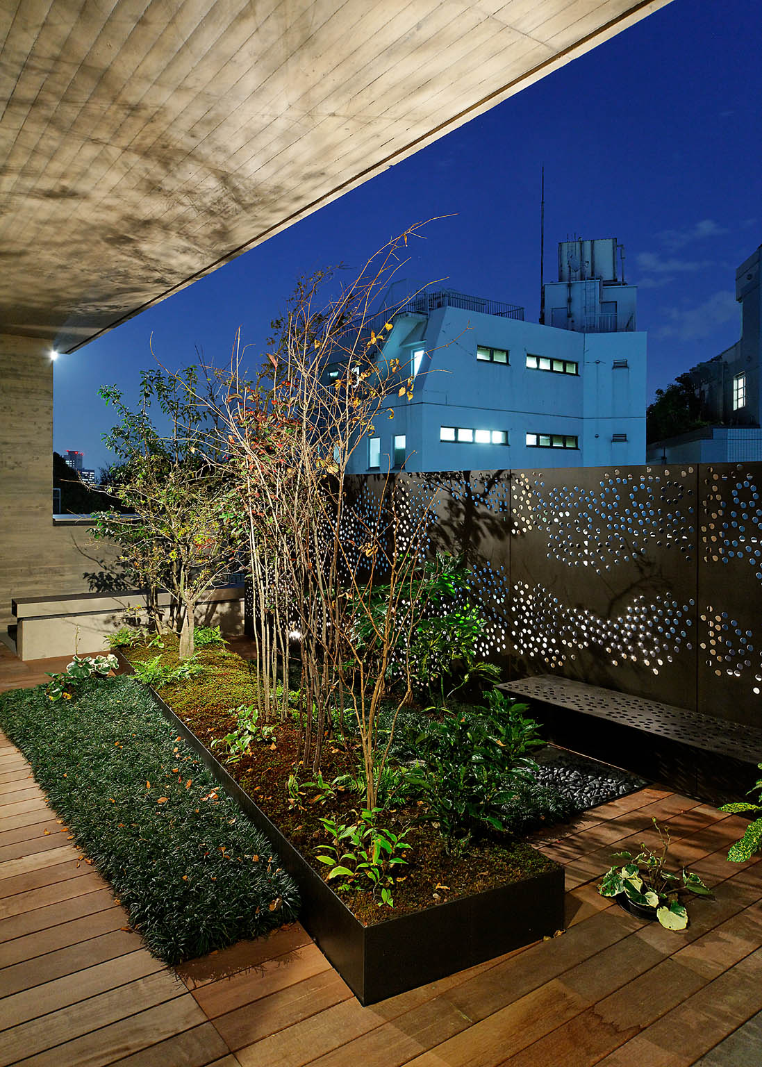 一番町弘和ビル屋上庭園丨松田平田设计-25