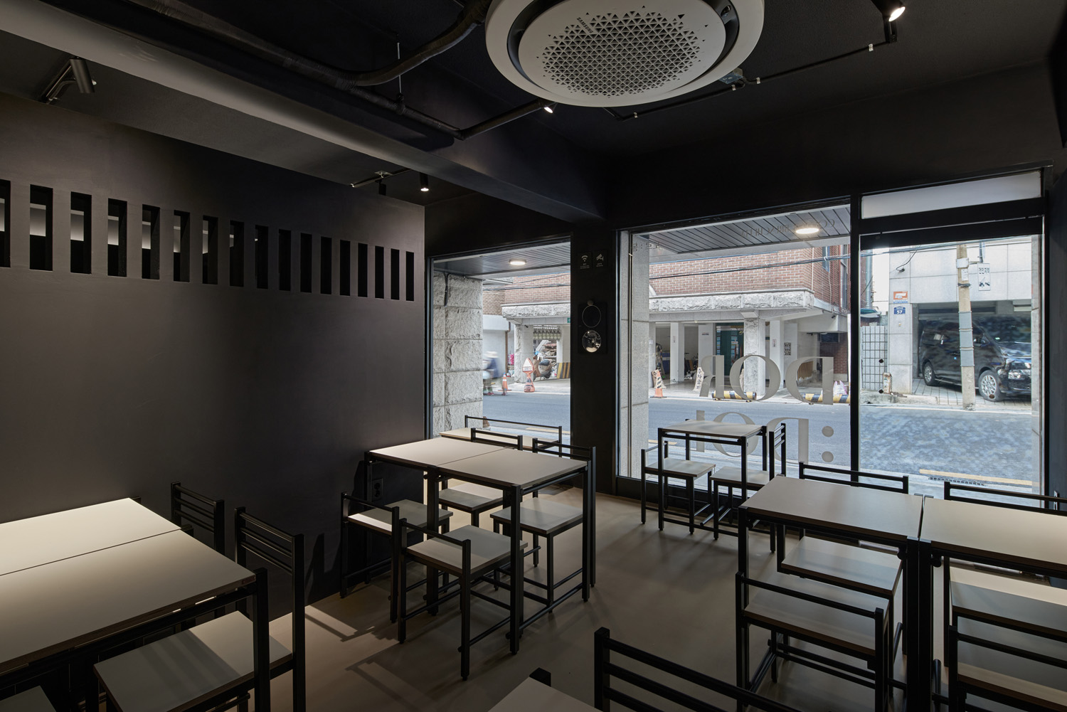 11 平卡普蒂尔，高级黑打造精致室内空间-6