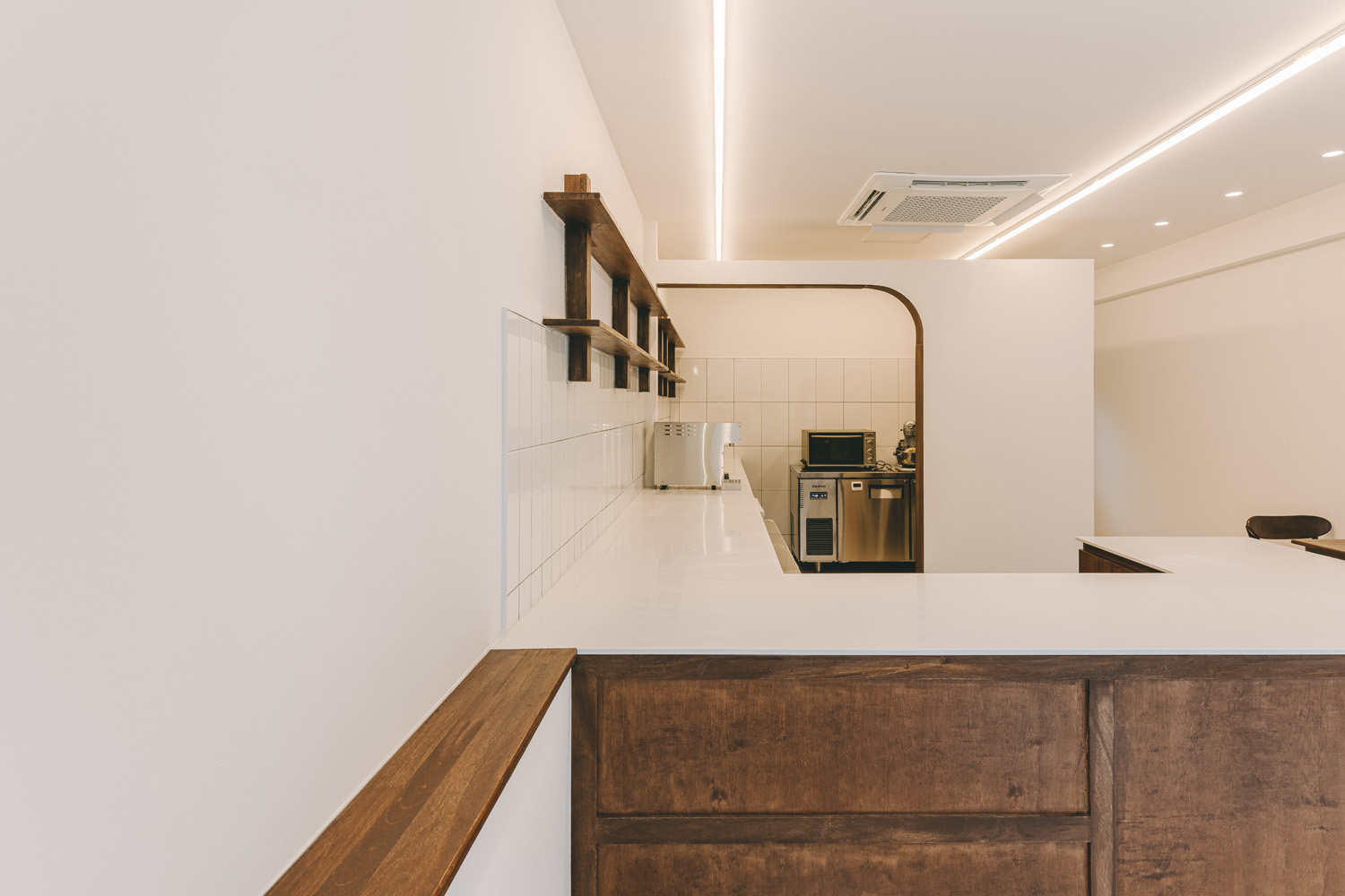 白色与木质，12 平小空间的精致设计-6