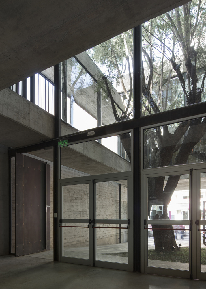 阿根廷建筑师协会总部 · 混凝土与绿意的共生-58