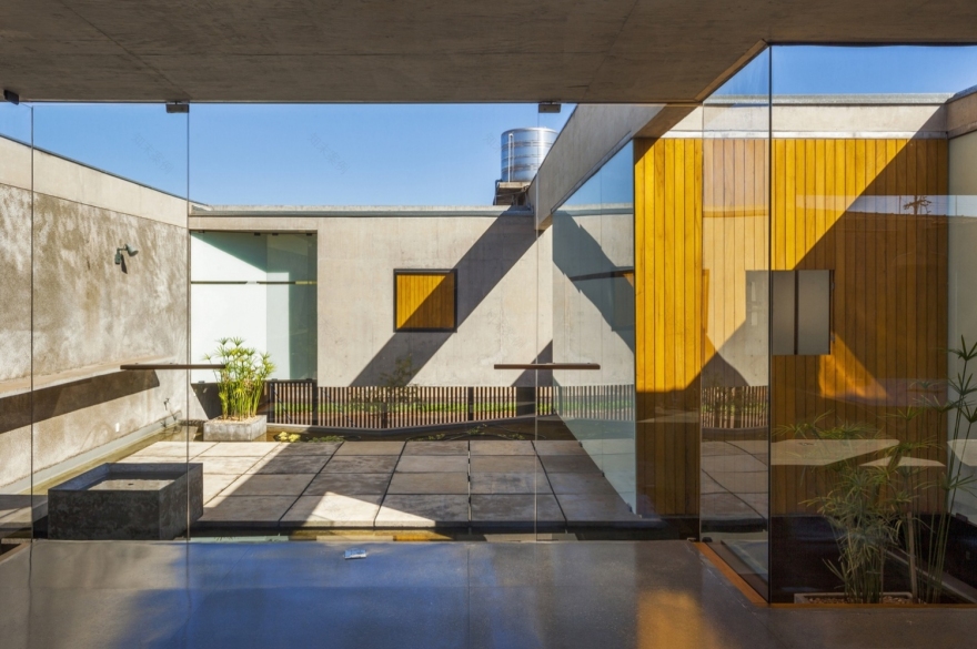 巴西奥兰蒂亚住宅 · 共生设计展现居住与工作空间-25